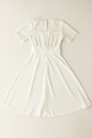 Vestido midi blanco con encaje y botones traseros - Size M