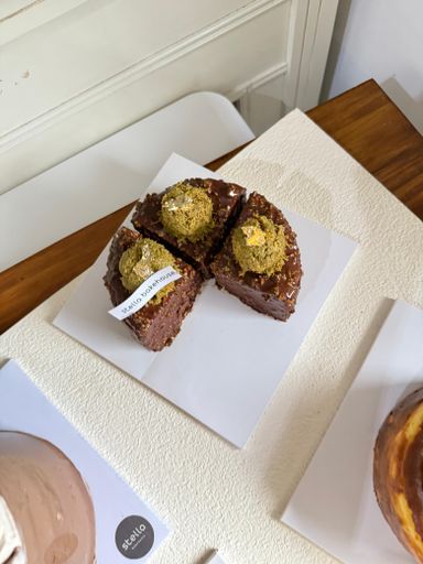 Pistachio Kunafa Basque Cheesecake