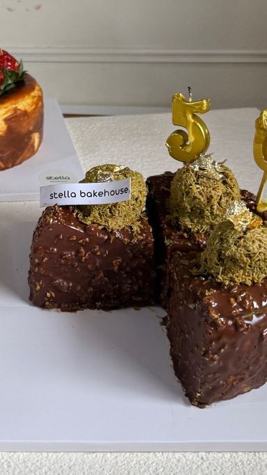 Pistachio Kunafa Basque Cheesecake