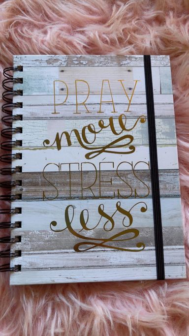 MOM-ments Devotionals 💕🛍️🙏🏽