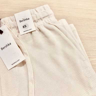 BERSHKA COTTON SHORTS -  OFF-WHITE (WOVEN)