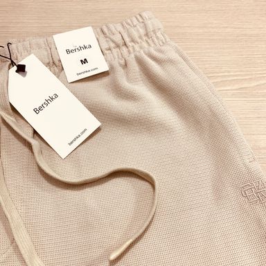 BERSHKA COTTON SHORTS - BEACH SAND (WOVEN)