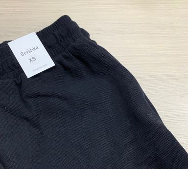 BERSHKA COTTON SHORTS -  BLACK (WOVEN)