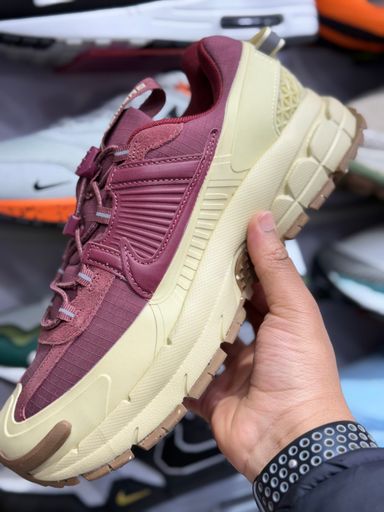 NIKE VOMERO 