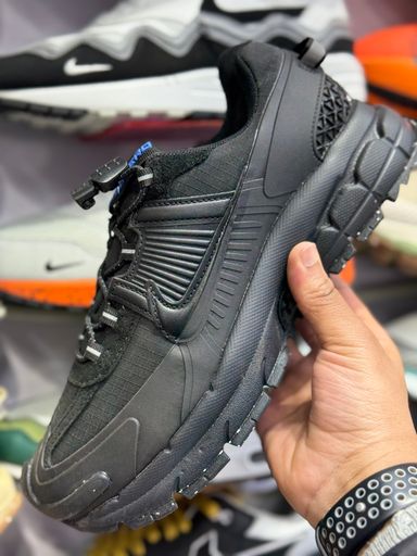 NIKE VOMERO 