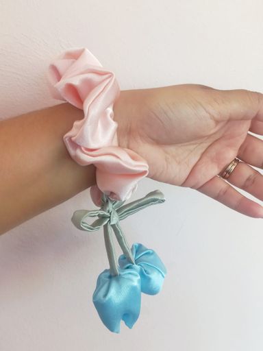 🌸 Tulip Satin Scrunchies