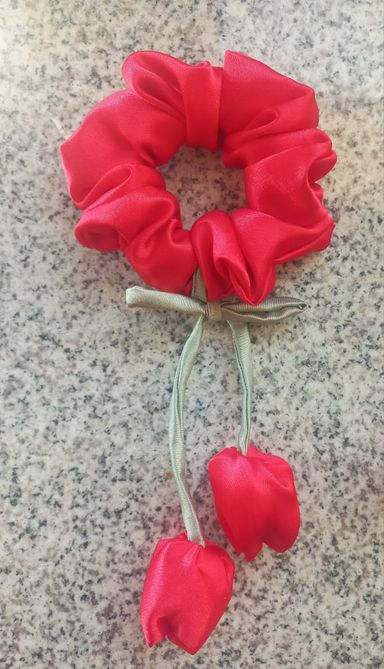 🌸 Tulip Satin Scrunchies