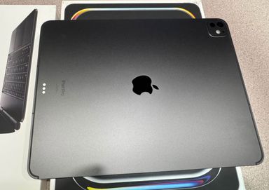 ✨ Apple iPad Pro M4 Cellular 13” + Magic Keyboard ✨