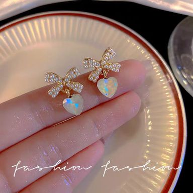 Fashion love pearl bow stud earrings