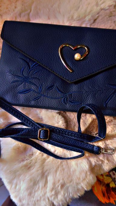 MOM-ments On the Go 👛💕🛍️🛒