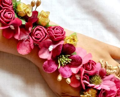 Tattoo Corsage – Bridal Floral Elegance 🌸✨