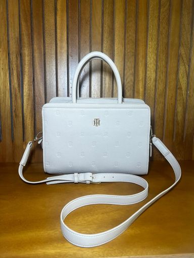 Cartera Tommy Hilfiger Beige con Correa Ajustable