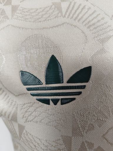 FC Bayern 2025/26 Oktoberfest shirt (Off-white / Green)