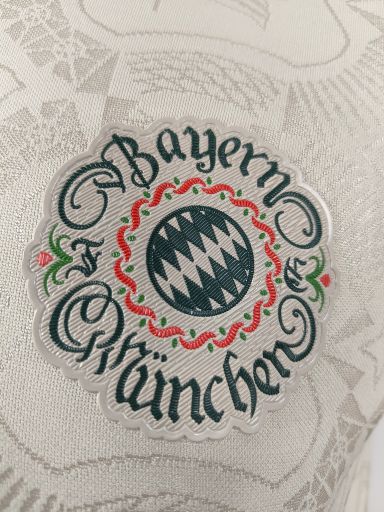 FC Bayern 2025/26 Oktoberfest shirt (Off-white / Green)