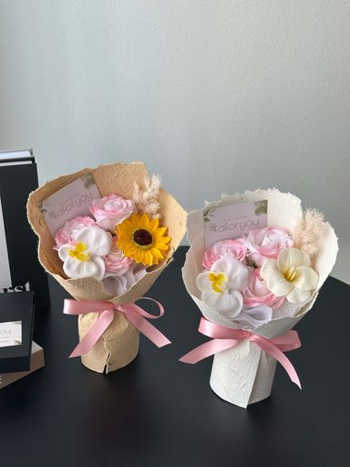 Dong Ba 3 Stalk Soap Flower Mixed Bouquet ｜东巴3朵香皂混搭花束