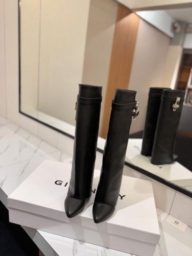 Shark Lock Wide Boots