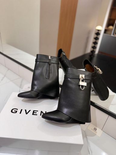 Shark Lock Low Boots