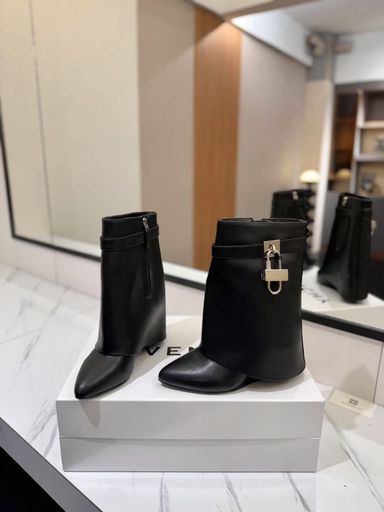 Shark Lock Low Boots