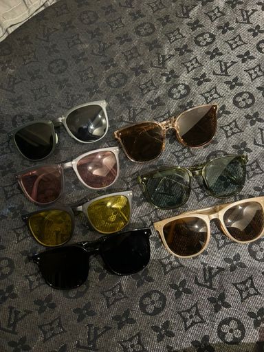 แว่นตากันแดด🕶️ กรองแสง ☀️ใส่เก็บทรงงับน้อนๆ💖พร้อมกล่อง⚡️