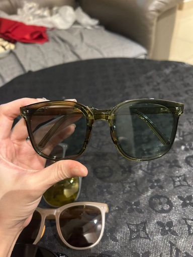 แว่นตากันแดด🕶️ กรองแสง ☀️ใส่เก็บทรงงับน้อนๆ💖พร้อมกล่อง⚡️