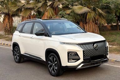 MG Hector Plus | Petrol | Delhi | 2023