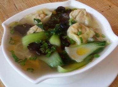 Veg. Wonton Noodles  Soup 芸吞面 - 素菜  ( Original Or Sichuan Spicy )