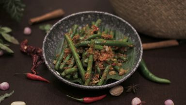 French Bean cooked in dried Shrimp sauce (Tumis buncis ebi)