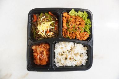 Y7. Spicy Kimchi Pork Dosirak Set 泡菜猪肉便当