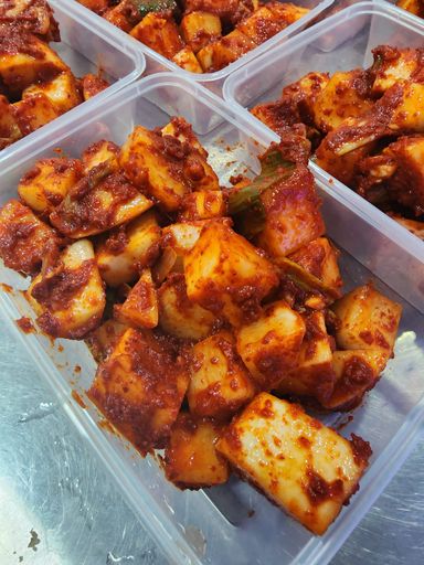 Cubes Radish kimchi (깍두기)