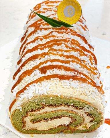 Nut-Free 𝓞𝓷𝓭𝓮𝓱 𝓞𝓷𝓭𝓮𝓱 Cake Roll