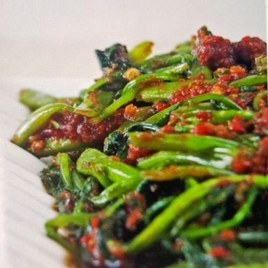 Stir-Fried Kangkong in Sambal Sauce 參巴辣椒通菜
