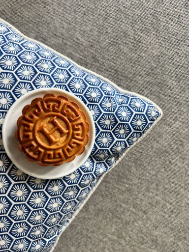 Signature Baked Mooncakes (Lotus Paste & Salted Egg Yolk only)