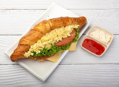 A04 芝士午餐肉蛋牛角包 Croissant + Luncheon Meat / Egg / Cheese