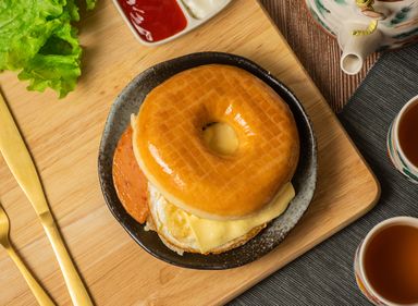 A01 芝士午餐肉蛋牛车轮 Donut + Luncheon Meat / Egg / Cheese