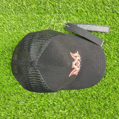 AMIRI CURVED PEAK BLACK AND PINK LOGO