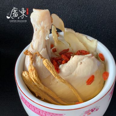 Double-boiled Panax Ginseng in Chicken Thigh Soup  人参炖鸡腿汤