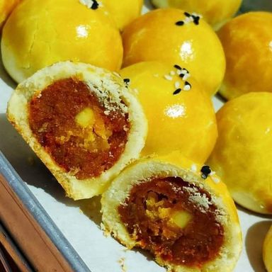 Shanghai Sambal lotus mooncake! Non- vegetarian 