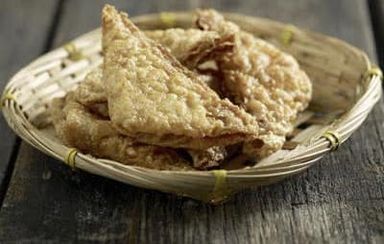 👍 *Triangle Beancurd Skin w Onion Fish Paste*炸豆皮酿鱼肉和大葱