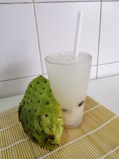 #50 Fresh Soursop Juice 红毛榴莲汁冰
