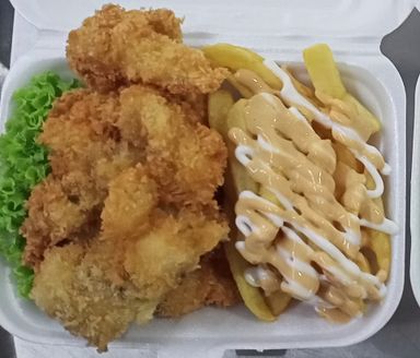 Fried Chicken with fries 