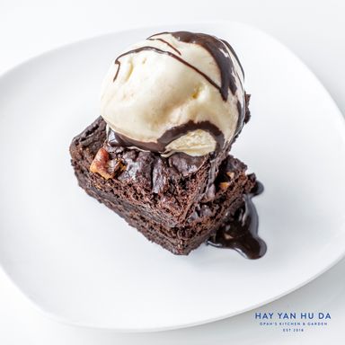 Brownies with ice-cream