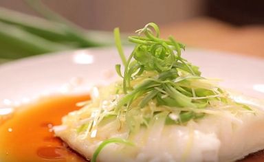 Steam Cod Fish w Black Garlic & Vegetable 黑白配蒜茸蒸鳕鱼