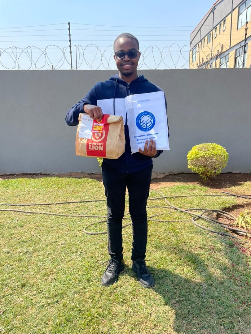 "Read n Chow"  winner of the week🏆 🥇✨_0