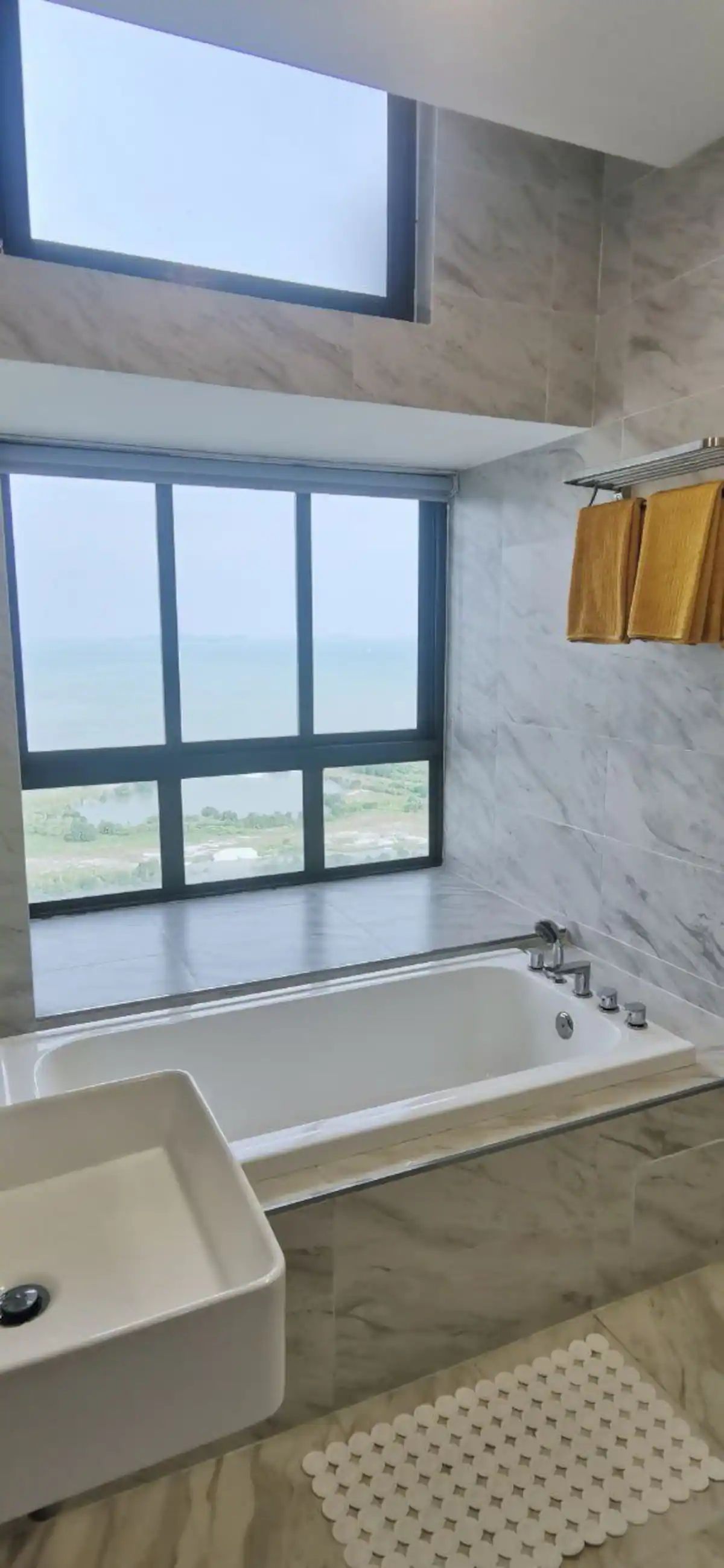 "Relaxing in the tub with a view that takes my breath away. The Straits of Melaka never looked so good! 🛁🌅 #LuxuryLiving #BathtubViews"_0