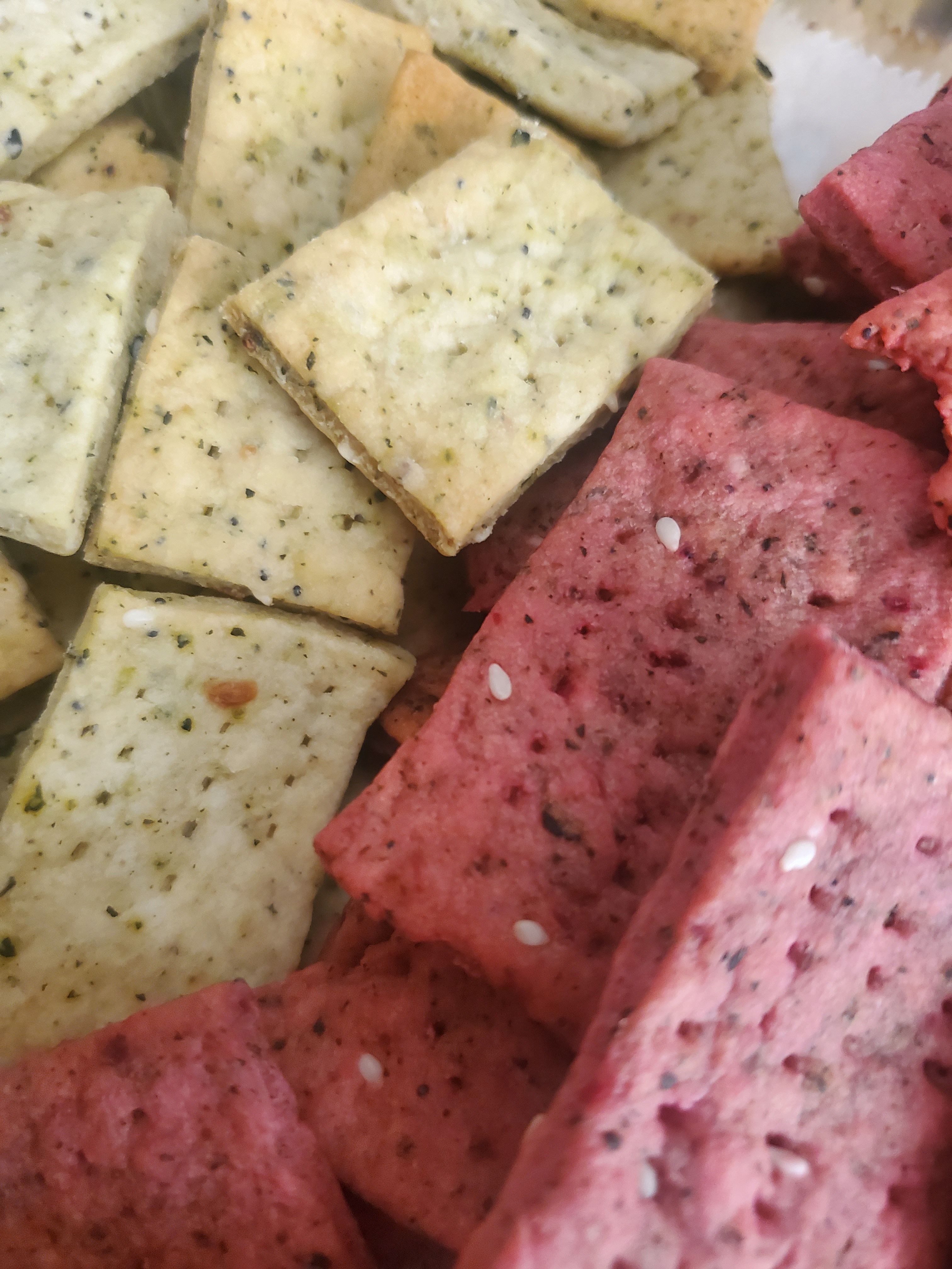 Spinach & Beets Crackers _1