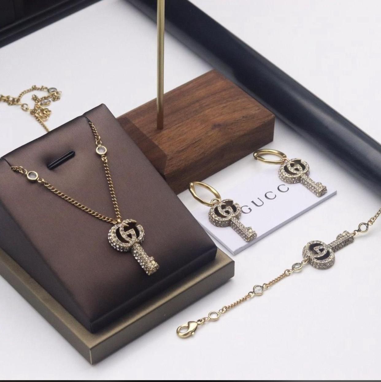 Jewellery's 
