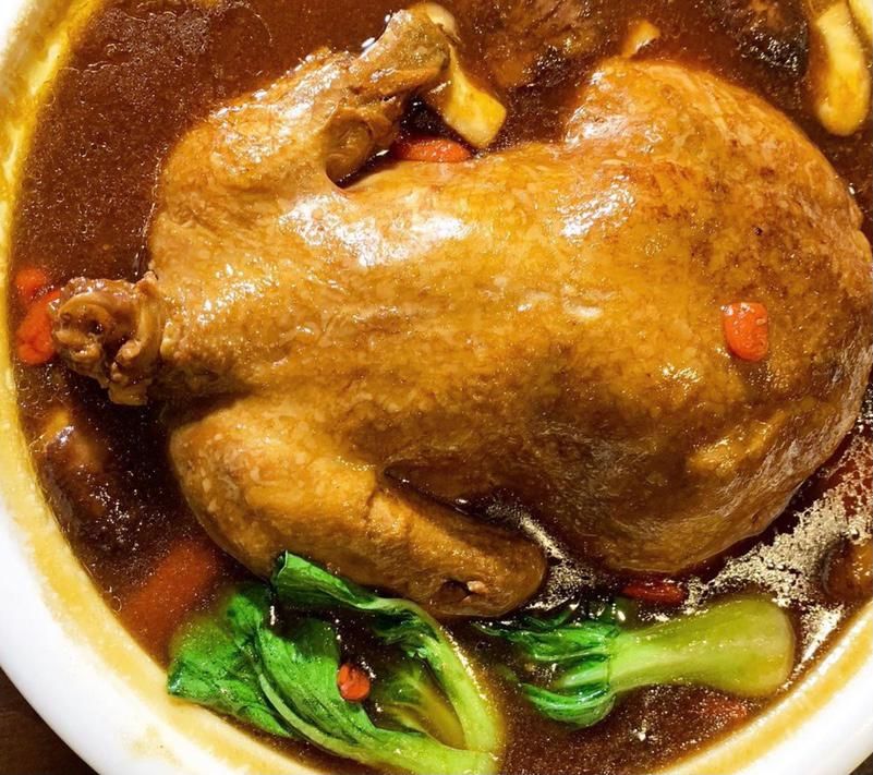 Emperor Chicken in Housemade Sauce 帝皇鸡 (half)