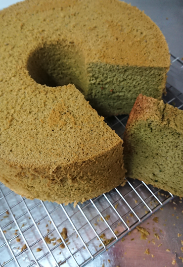 Green tea chiffon cake