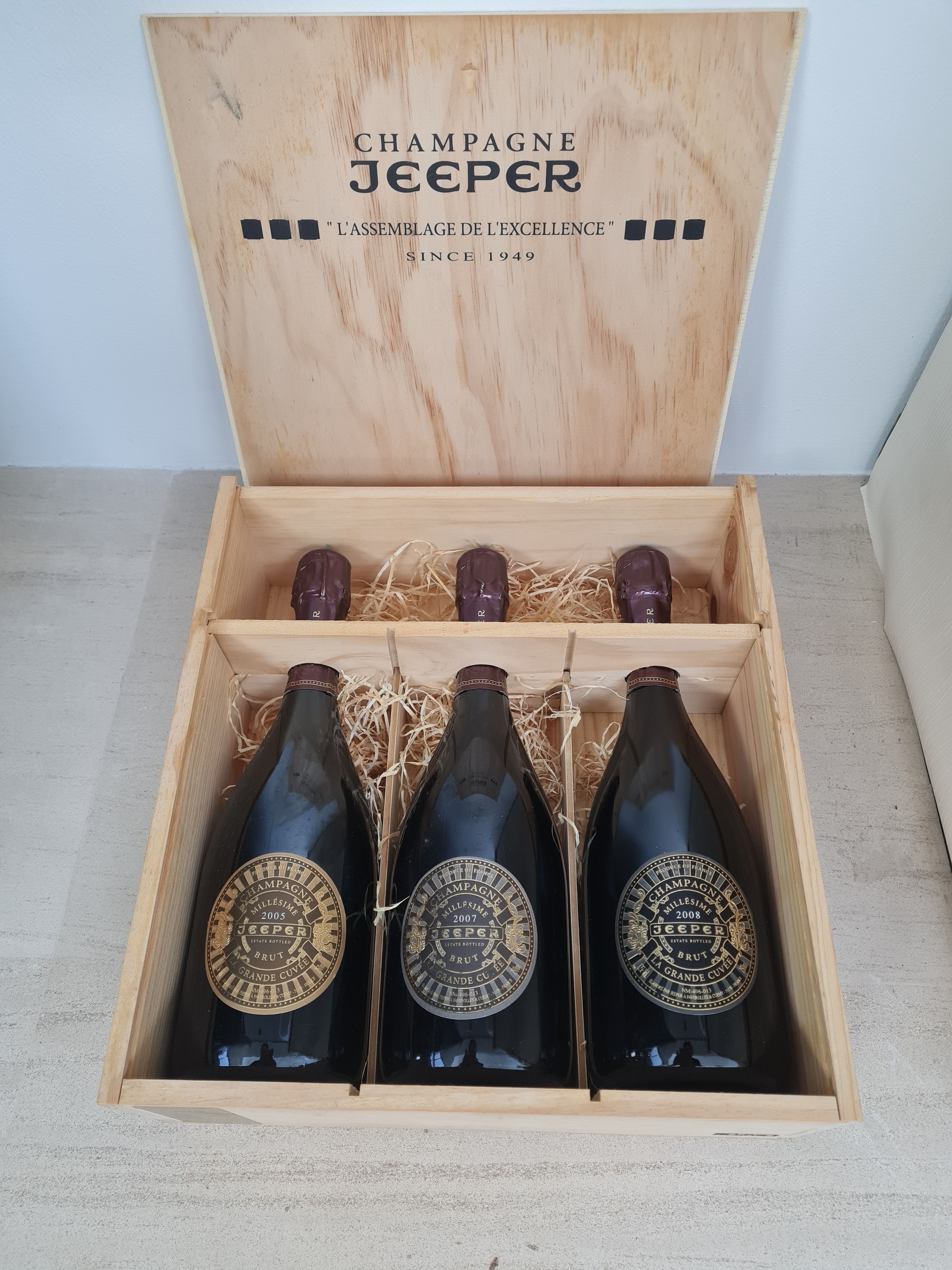 French Jeeper Champagne 3 vintage bottles per box 