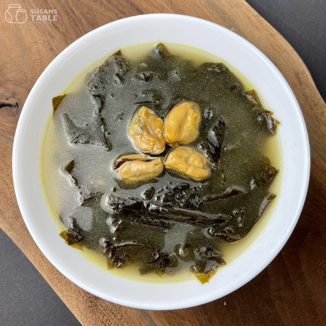 N125. Seaweed Soup with Dried Mussel (홍합 미역국)